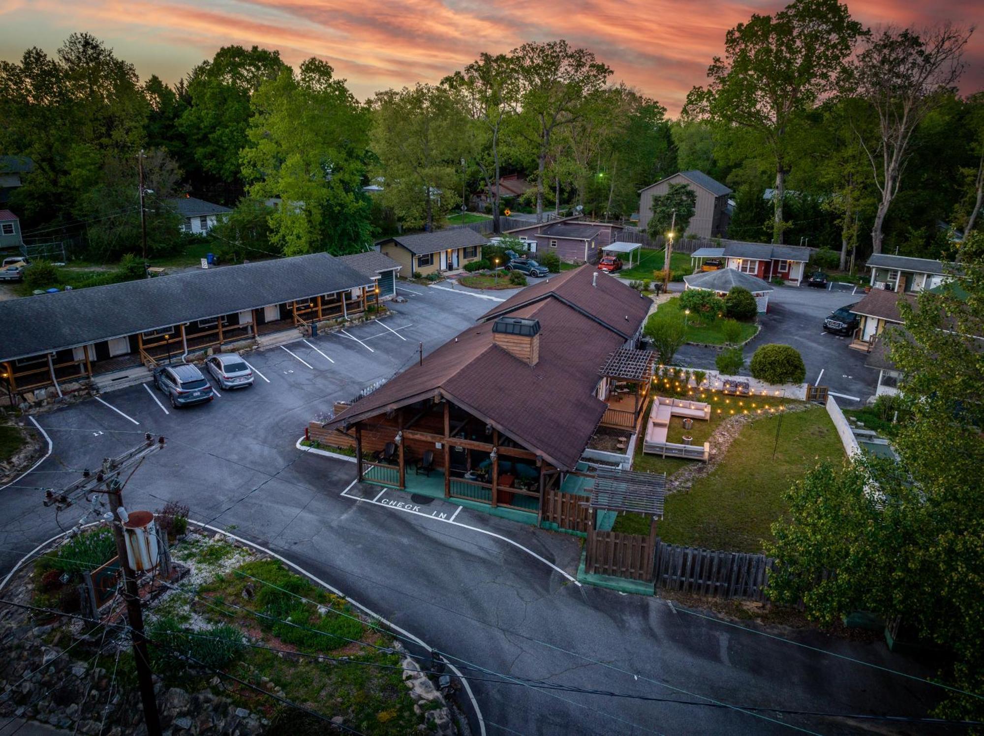 Cedarwood Inn Hendersonville Esterno foto